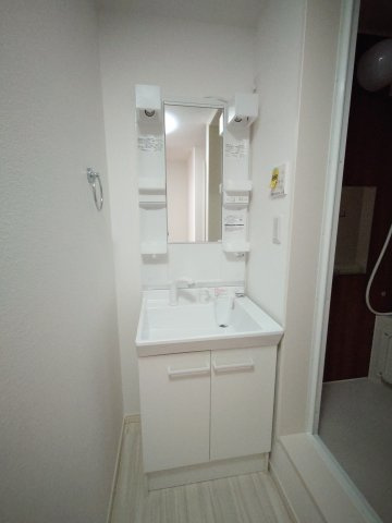 (仮称)キャメル北越谷8の洗面所|明るい洗面所です