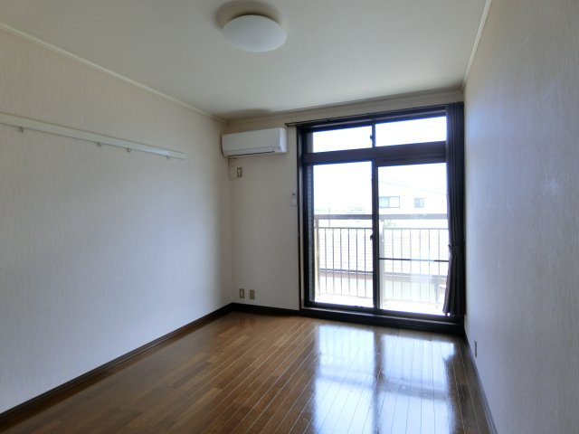 シティハイム今関Cの洋室