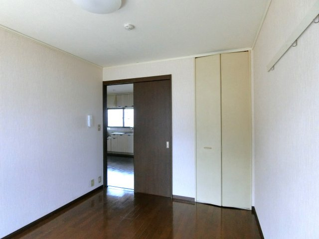 シティハイム今関Cの洋室