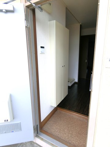 シティハイム今関Cの玄関