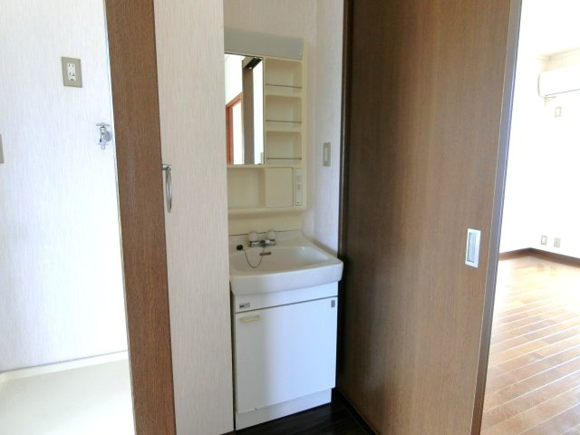 シティハイム今関Cの独立洗面台