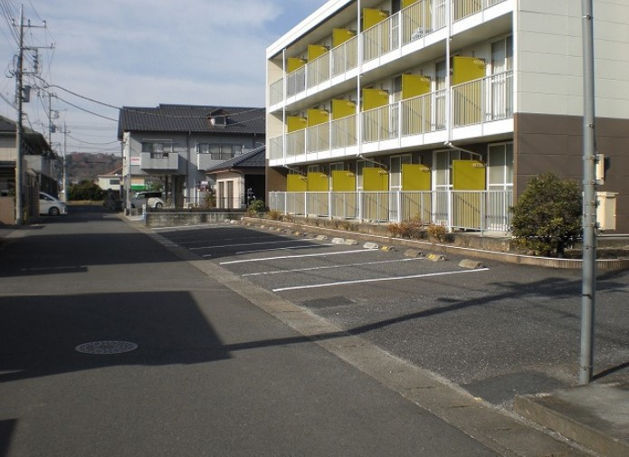 レオパレスアサクラⅢの駐車場