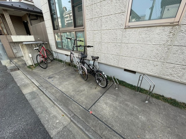 イデアルアパートメント北沢のその他共用部分|自転車置き場