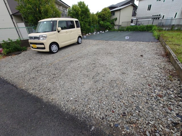 稲葉コーポの駐車場