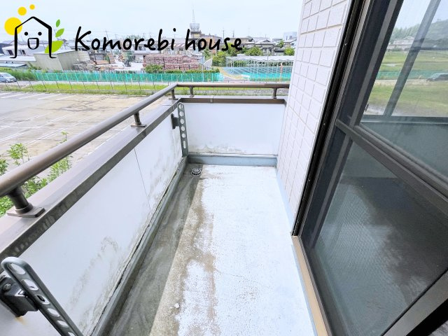 さいたま市西区清河寺　中古一戸建てのバルコニー|外からの目が気にならないバルコニーで洗濯物が干せます
