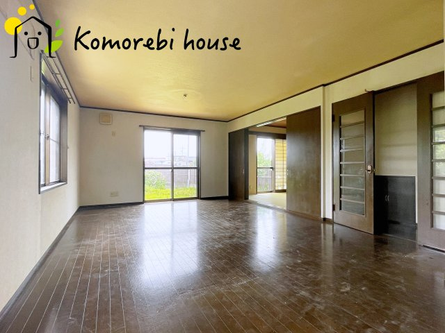 さいたま市西区清河寺　中古一戸建ての居間・リビング|こちらのリビングで趣味の時間をお楽しみください