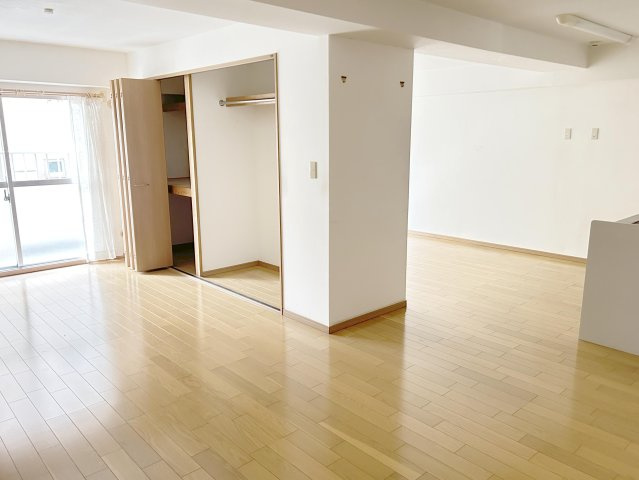 ドルミ葛西の居間・リビング|ＬＤＫと仕切りのない空間なので広々と暮らせます♪