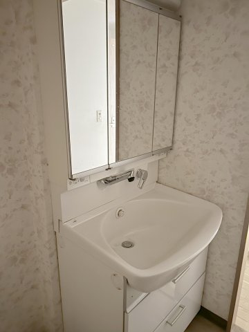 ドルミ葛西の独立洗面台|洗面室独立で、身だしなみチェックや肌のお手入れに最適です♪