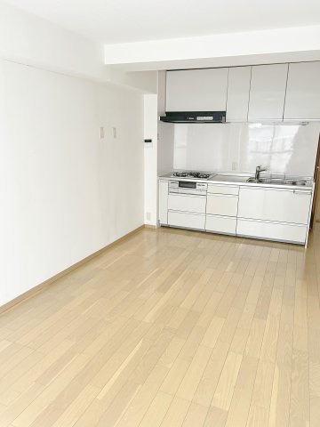 ドルミ葛西の居間・リビング|飽きのこないナチュラルなデザイン空間！どんな家具でも相性抜群(^^)♪ほっと一息つけるような、落ち着いた雰囲気のお部屋で