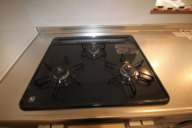 一宮東町2丁目　新築戸建　１号棟（北）のキッチン|3口コンロ