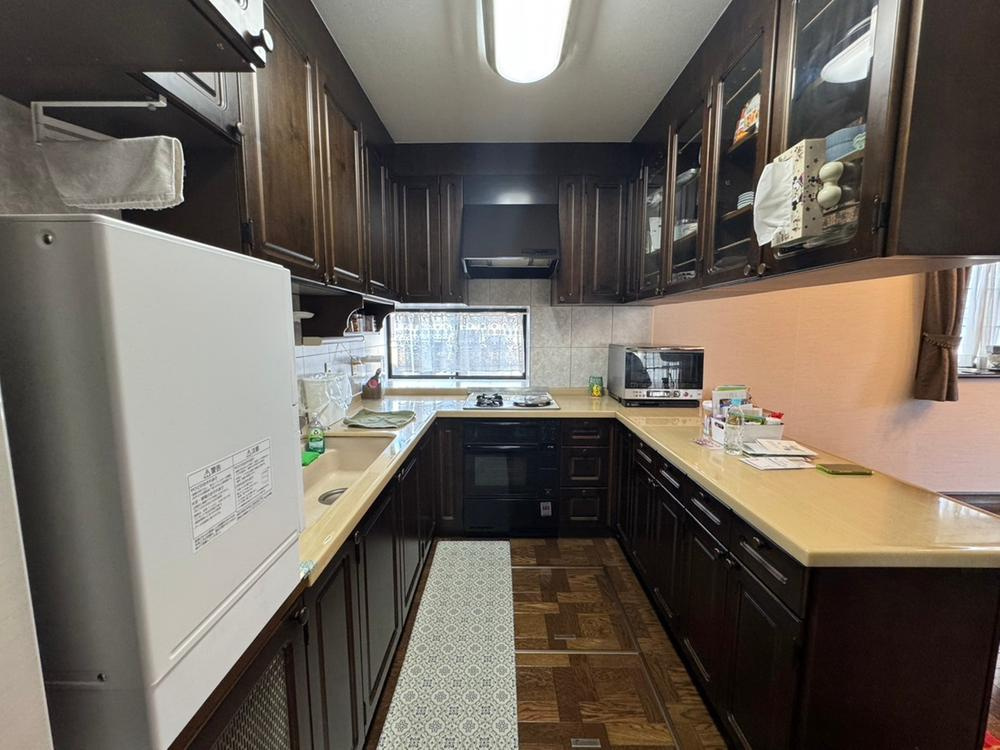 藤阪元町3丁目　中古一戸建てのキッチン|システムキッチン
■物件内覧・資金計画相談・住宅ローン相談、リフォーム相談、お問合せ受付中■
※当日・翌日のご内覧、ご相談はお電話でのお問合せがスムーズです！