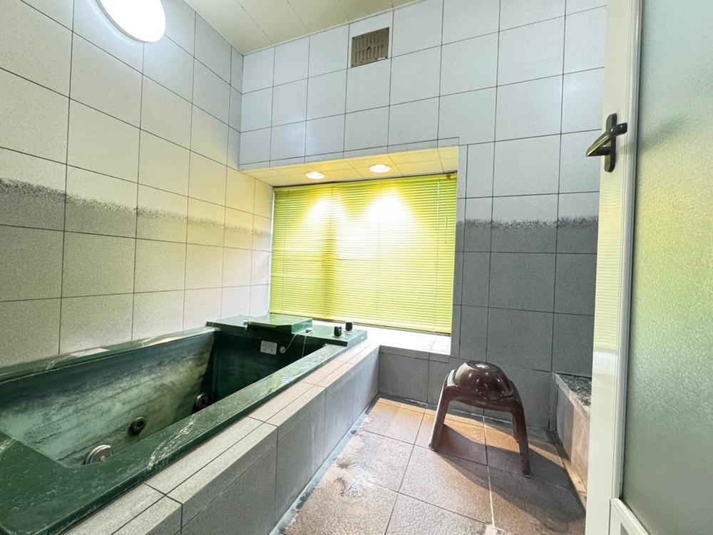 藤阪元町3丁目　中古一戸建ての浴室|広々とした浴室
■物件内覧・資金計画相談・住宅ローン相談、リフォーム相談、お問合せ受付中■
※当日・翌日のご内覧、ご相談はお電話でのお問合せがスムーズです！