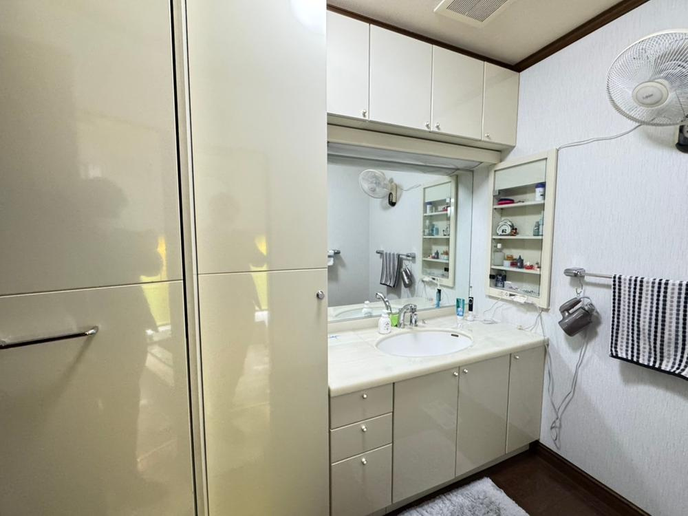 藤阪元町3丁目　中古一戸建ての独立洗面台|シャワー付き洗面化粧台
■物件内覧・資金計画相談・住宅ローン相談、リフォーム相談、お問合せ受付中■
※当日・翌日のご内覧、ご相談はお電話でのお問合せがスムーズです！