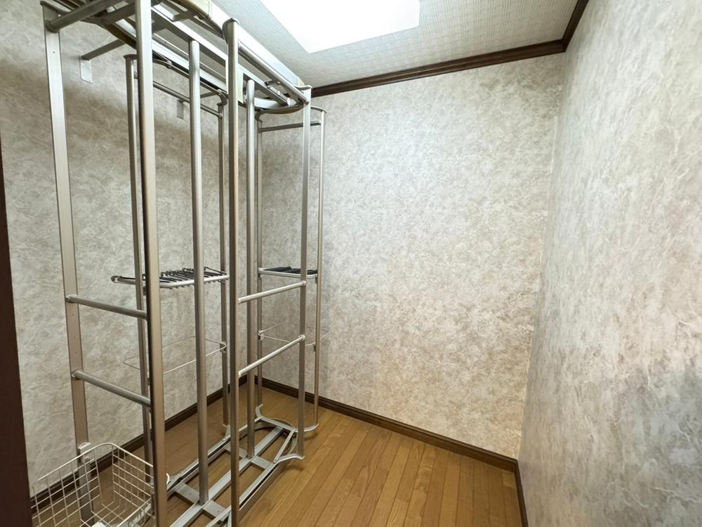 藤阪元町3丁目　中古一戸建ての収納|納戸
■物件内覧・資金計画相談・住宅ローン相談、リフォーム相談、お問合せ受付中■
※当日・翌日のご内覧、ご相談はお電話でのお問合せがスムーズです！