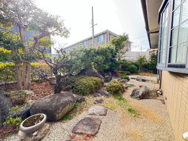 藤阪元町3丁目　中古一戸建ての庭|■物件内覧・資金計画相談・住宅ローン相談、リフォーム相談、お問合せ受付中■
※当日・翌日のご内覧、ご相談はお電話でのお問合せがスムーズです！