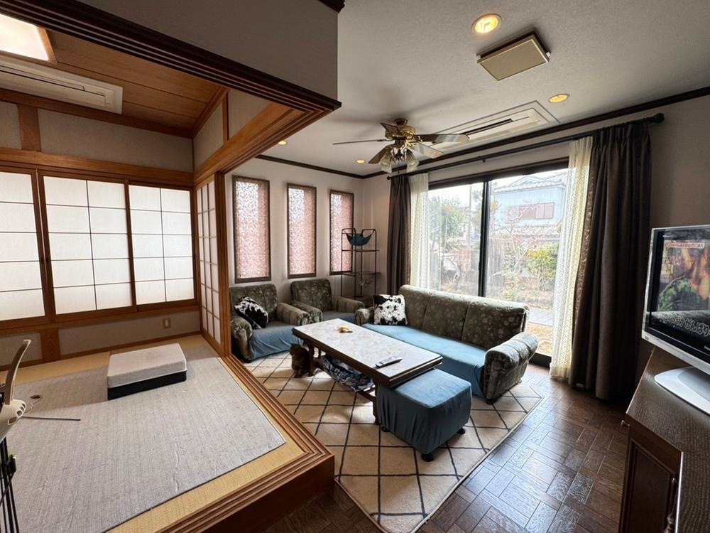 藤阪元町3丁目　中古一戸建ての居間・リビング|LDK27.5帖
■物件内覧・資金計画相談・住宅ローン相談、リフォーム相談、お問合せ受付中■
※当日・翌日のご内覧、ご相談はお電話でのお問合せがスムーズです！