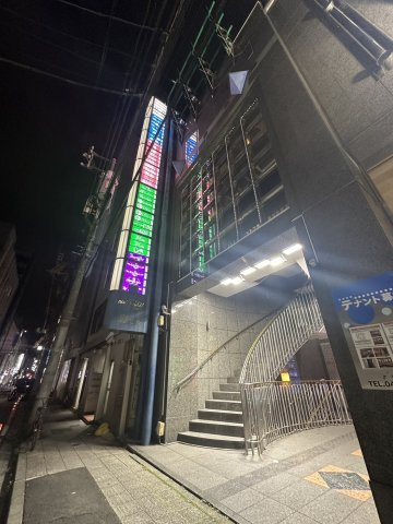 ニューシティ21ビルのエントランス