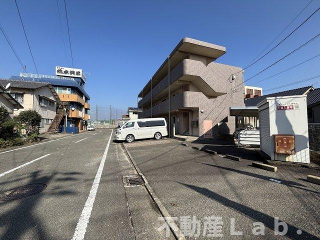 シャトーレK&Tの駐車場