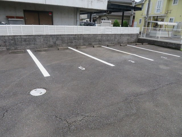 ボヌール飾西の駐車場