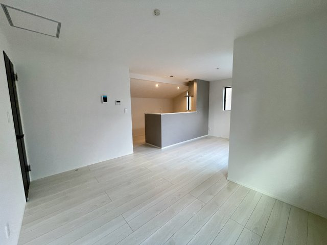 練馬区石神井町6丁目　ZEH水準省エネ邸宅　最終1棟の居間・リビング