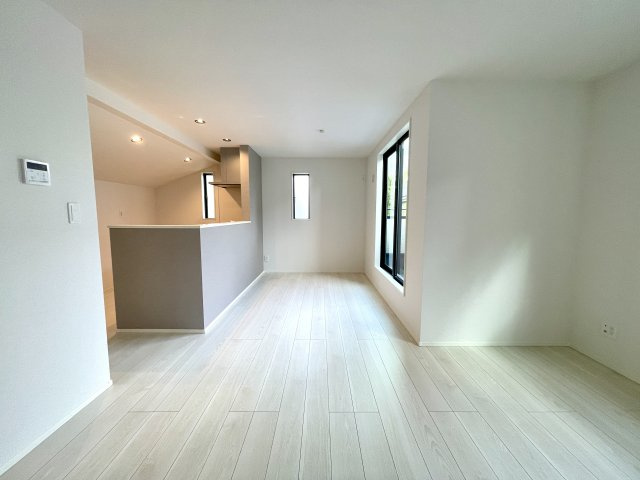 練馬区石神井町6丁目　ZEH水準省エネ邸宅　最終1棟の居間・リビング