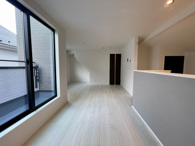 練馬区石神井町6丁目　ZEH水準省エネ邸宅　最終1棟の居間・リビング