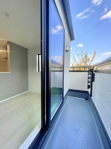 練馬区石神井町6丁目　ZEH水準省エネ邸宅　最終1棟のバルコニー