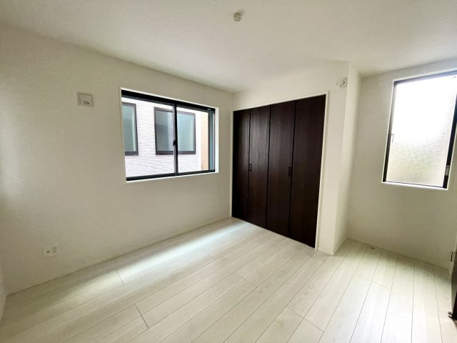 練馬区石神井町6丁目　ZEH水準省エネ邸宅　最終1棟の洋室