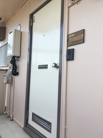 前山ハイツ　B棟の玄関