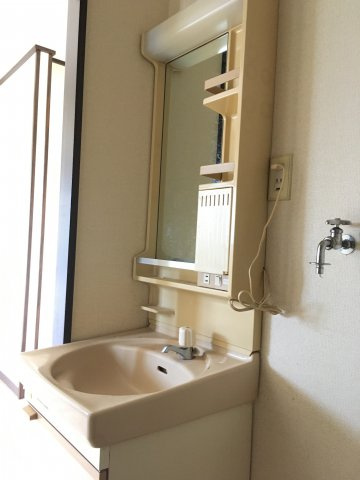前山ハイツ　B棟の独立洗面台