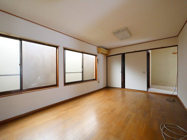 杉山連棟の居間・リビング|ゆったりとした居間です