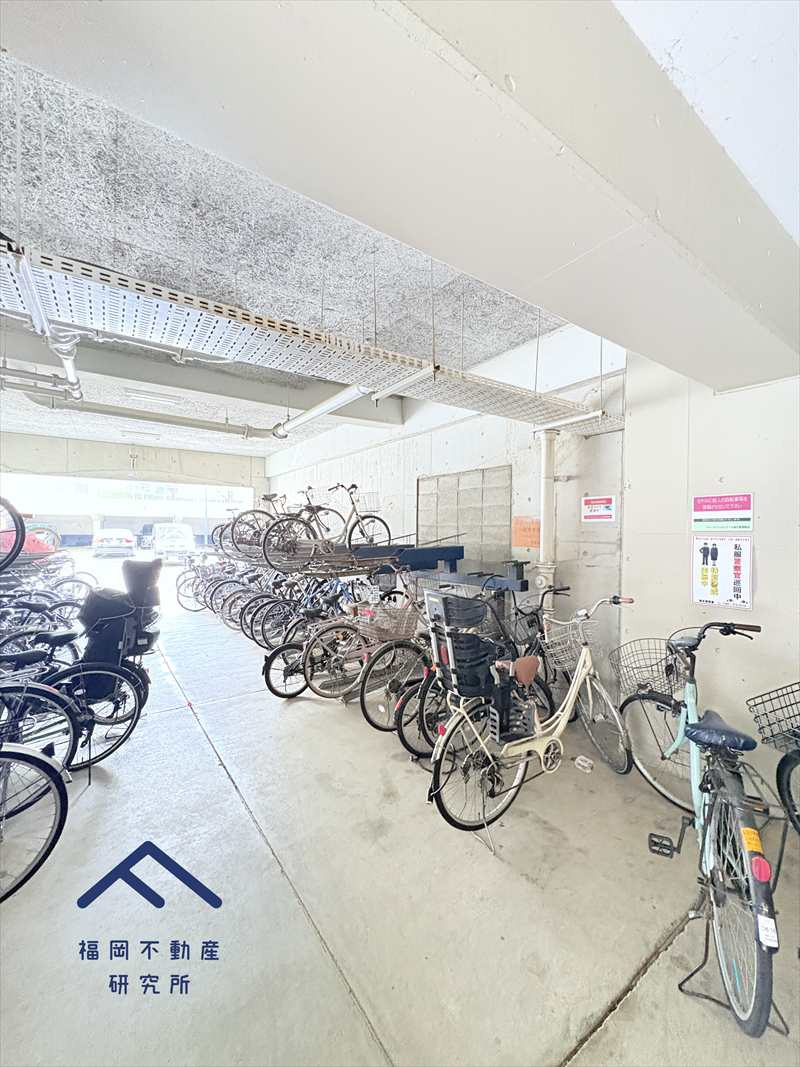 ロワールマンションアール板付壱番館の駐車場