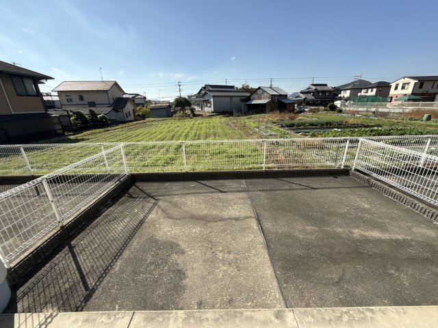 ピア・ルミナス2番館の駐車場