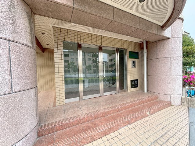 ラ　ヴィル　ヌーヴェル　ドゥのエントランス