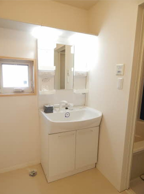 かぐや姫パークB棟の独立洗面台|朝の支度にも助かる、独立の洗髪洗面化粧台