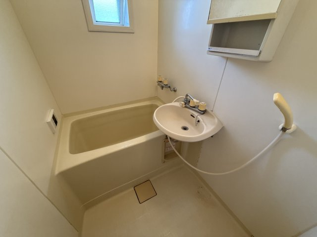 ムーンハウスⅡA棟の浴室