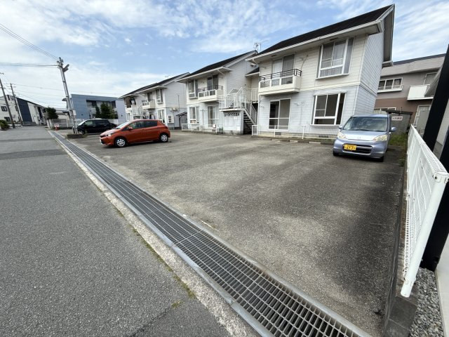 ムーンハウスⅡA棟の駐車場