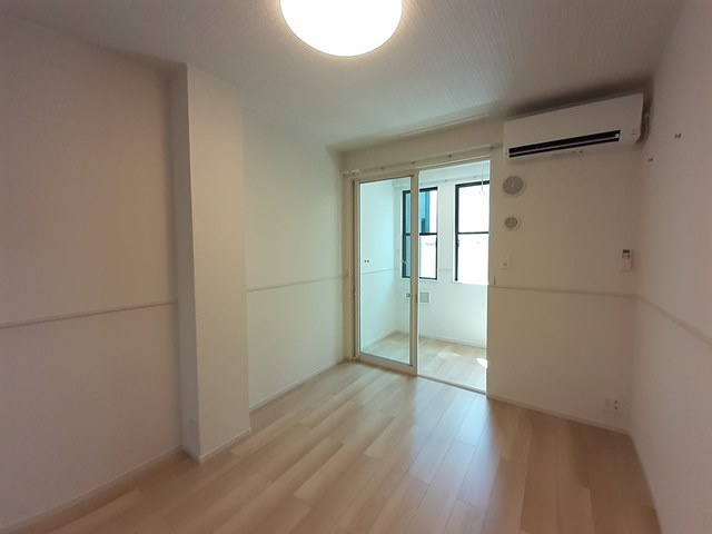 ヴィラ　ルーチェ　Ａの居間・リビング|居室・リビング