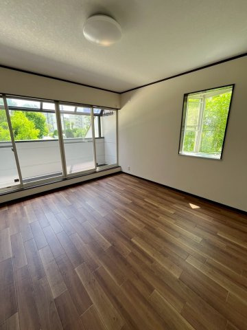 堺市南区原山台リフォーム済み4LDKの洋室|緑豊かな環境です　アクロスモールやオートバックスなどもお近くです