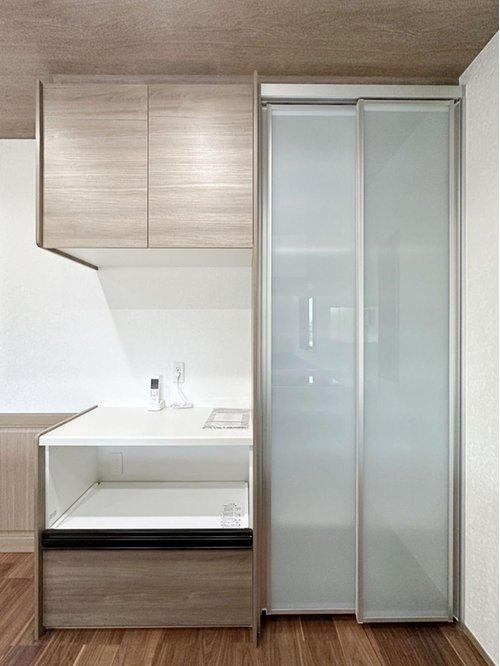 高取北1丁目 No.Aの収納|収納力のある大型カップボード☆
備え付けのため耐震性が高く地震の際にも倒れてくる心配はありません♪