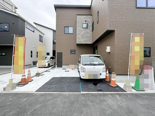 高取北1丁目 No.Aの駐車場|車は2台まで駐車可能☆
広い駐車スペースは来客時も安心です♪