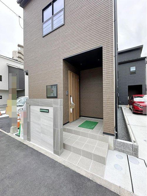 高取北1丁目 No.Aの玄関|玄関ポーチ☆
屋根も付いており、雨が降っても濡れる心配はありません♪