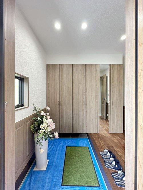 高取北1丁目 No.Aの収納|姿見付きシューズボックス☆
大容量のシューズボックスの為、靴もたくさん収納が可能です♪