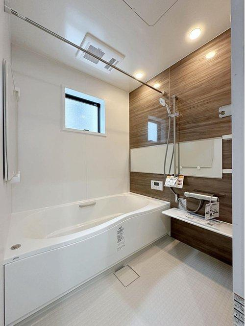 高取北1丁目 No.Aの浴室|浴室乾燥機気付き1坪タイプの浴室☆
ユニットバスは、気密性にも優れています。そのため、冬場でもお湯が冷めにくく、暖かい空間を維持することができます。