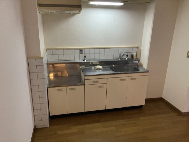 米虫ハイツのキッチン|浴室入替を行いました。