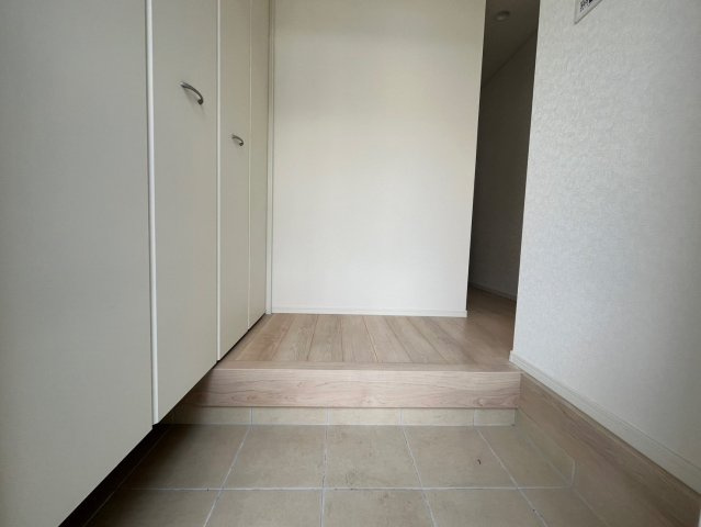 ♥♥宜野湾市大山第3－－２号棟（全２棟）（全2棟）の玄関