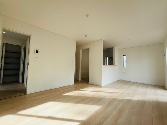 ♥♥宜野湾市大山第3－－２号棟（全２棟）（全2棟）の居間・リビング