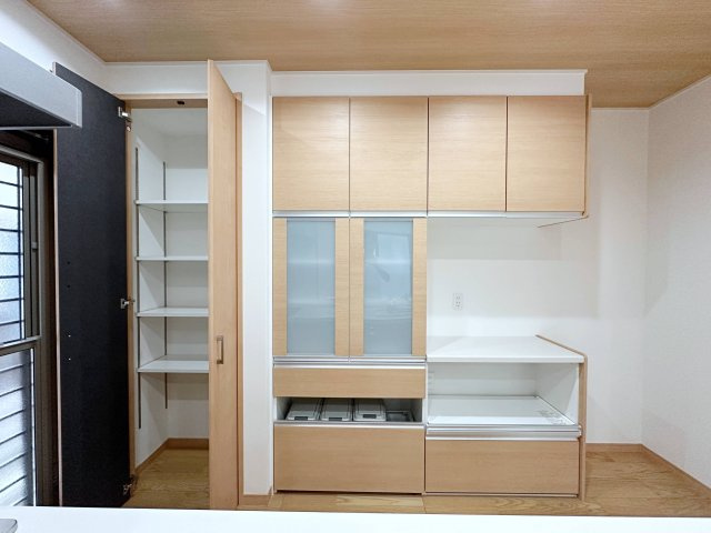 相田5丁目の収納|キッチンパントリー☆
食材のストックなどを置いておくとキッチン回りもスッキリとします♪