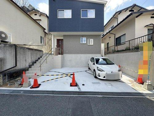 相田5丁目の前面道路含む現地写真|カースペース並列2台駐車可能☆
広々とした駐車スペースは来客時も安心です♪