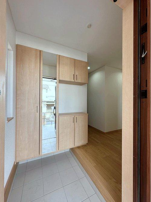 相田5丁目の玄関|玄関ホールは奥行きあり広く感じることが出来ます♪